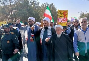 راهپیمایی 13 آبان در شهر مهستان