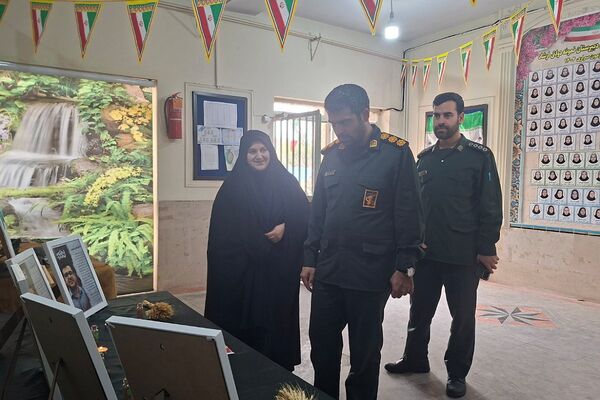 شکوه انقلاب در جشن باشکوه دهه فجر مدرسه نمونه دولتی ارشاد قرچک