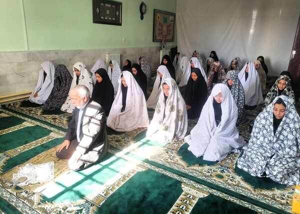 جلسه جهاد اسلامی حجاب و عفاف دختران در دبیرستان حاج مهدی روحانی شهرستان خلیل آباد 