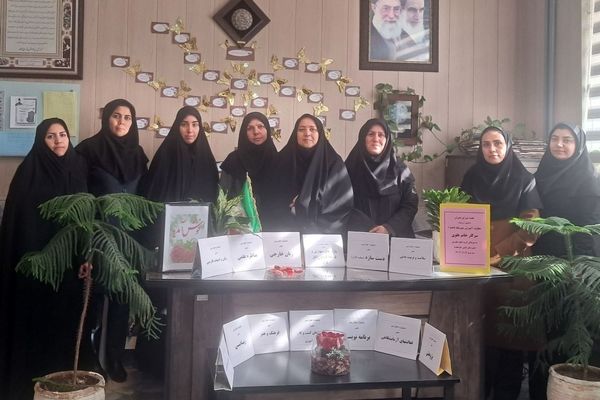 جلسه شورای دبیران مدرسه انیس خوش قدم ناحیه دو 