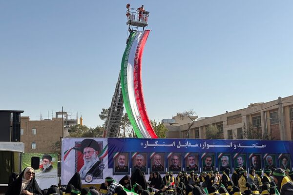 گرامیداشت و حضور پرشور مدارس اسلامشهر در راهپیمایی روز دانش‌آموز