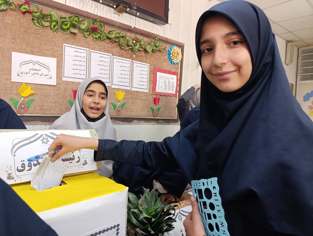 رقابت پرشور دانش آموزان در انتخابات شورای دبیرستان میرزا جعفر سروقد