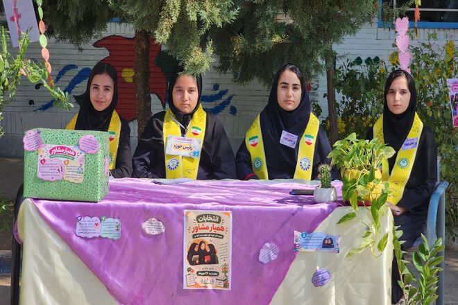 انتخابات همیار مشاور مدرسه بنت‌الهدی یاسوج همزمان با هفته بهداشت روان برگزار شد