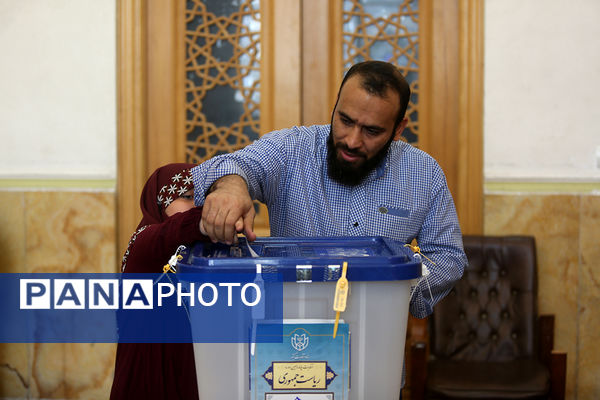 انتخابات ریاست‌جمهوری در حرم حضرت معصومه(س)