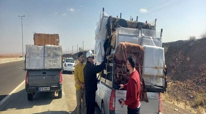 برخورد پلیس راه با تردد حمل بار نامتعارف توسط وانت بارها در تهران