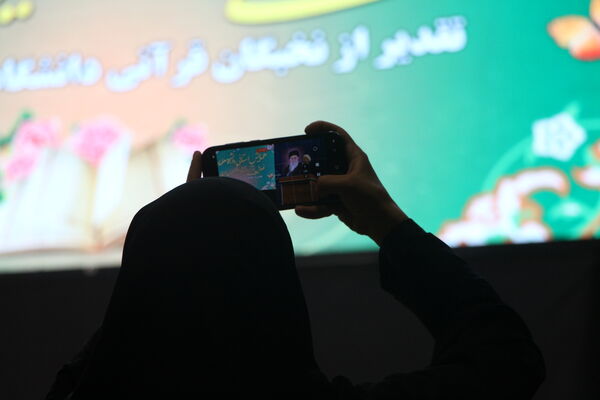 مراسم تقدیر از نخبه قرآنی دانشگاه فرهنگیان یزد 