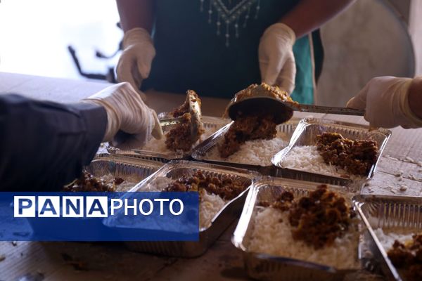  پخش 8600 غذای گرم با همت مرکز نیکوکاری شهید مهدی باکری و موسسه نذرواره در تبریز