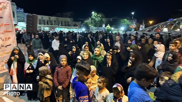«پاتوق نوجوان مبارز»؛ شور نوجوانی و حال‌وهوای انقلابی در میدان امام خمینی(ره) مرند