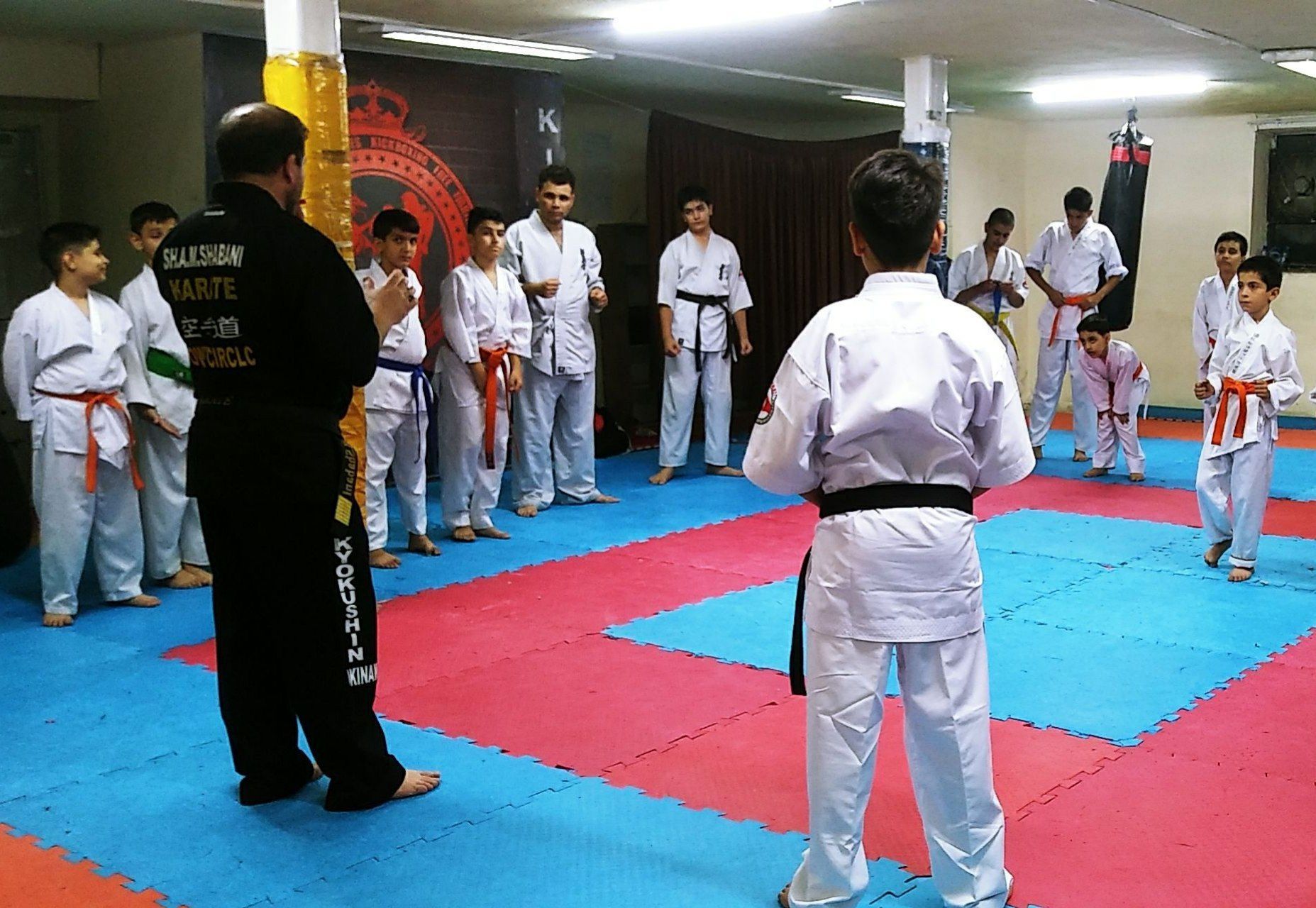 دفتر مشق باز شد اما جسم را به میزهای چوبی گره نزنید