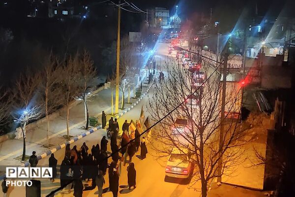 رژه خودرویی به مناسبت شهادت رهبر شهید در شهر بار نیشابور