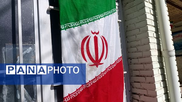 نمایشگاه مدرسه انقلاب در دبیرستان امام رضا (ع)