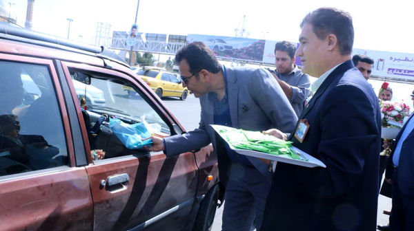 خوش‌آمدگویی مسئولان شهری قم به زائران کریمه اهل بیت(س)