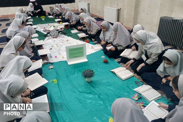 محفلی به وسعت نور در دبستان شهید آقچه‌لو رباط‌کریم