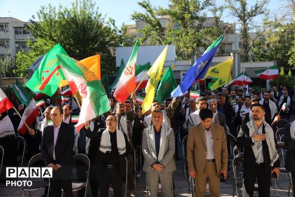 مراسم صبحگاه مشترک بسیج فرهنگیان تهران بزرگ در اداره کل آموزش و پرورش
