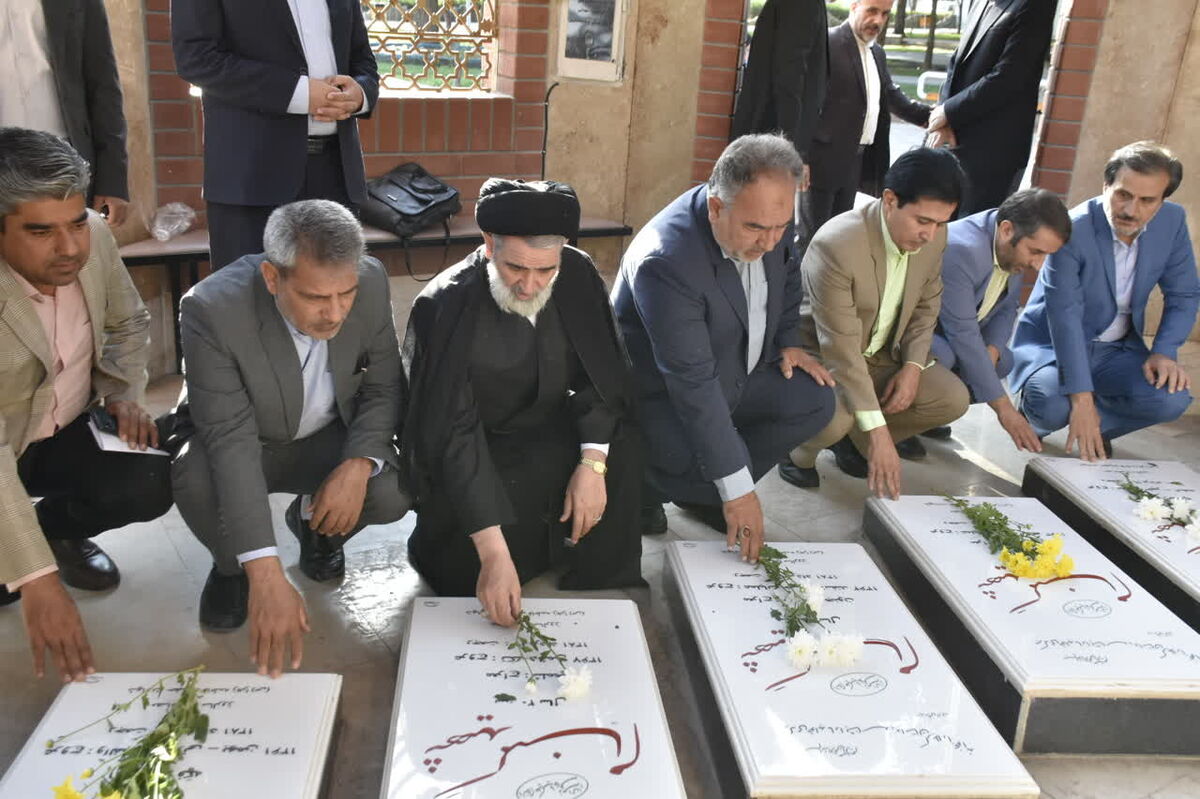 فرهنگیان، ادامه‌دهندگان راه شهدا در تربیت نسل مؤمن و توانمند هستند