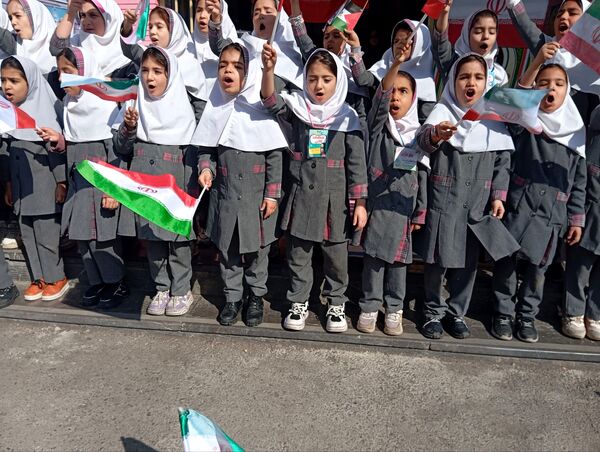 سالروز پیروزی شکوهمند انقلاب اسلامی در دبستان دخترانه نرجس یک و دو 