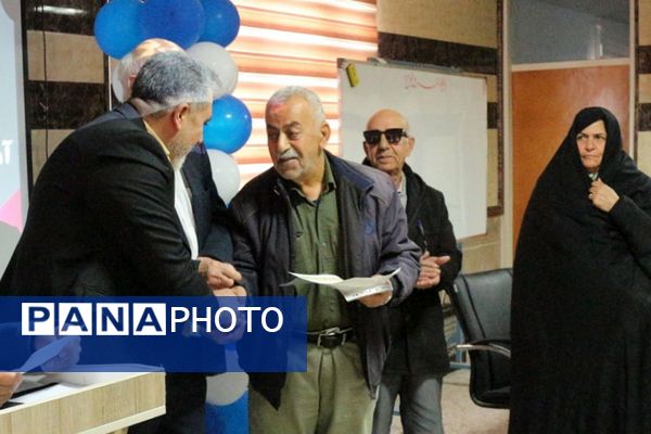 تقدیر از بازنشستگان آموزش‌و‌پرورش فیروزکوه 