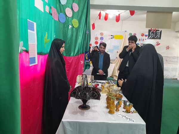 افتتاح نمایشگاه مدرسه انقلاب دبیرستان آسیه پیش قلعه 