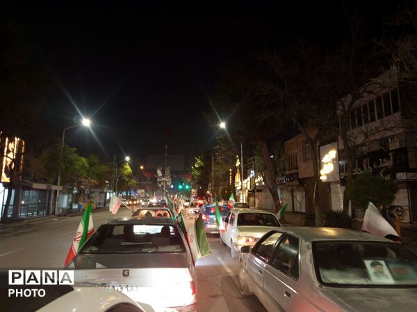 رژه کاروان خودرویی در خیابان امام شهرستان نیشابور