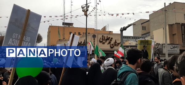 جلوه هایی از راهپیمایی جشن پیروزی انقلاب در شهر قم