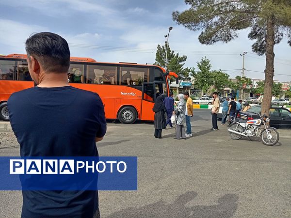 آغاز اردوی آموزشی دانش آموزان برتر دبیرستان نمونه آیت‌الله خامنه‌ای به مقصد تهران