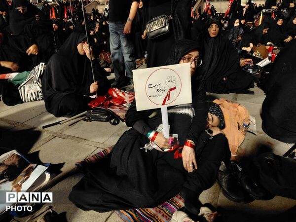 تهران در تب وداع با رهبر  مقتدر شهید