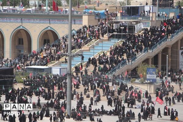 آخرین وداع با قائد شهید: پیکر مطهر آیت‌الله سیدعلی‌خامنه‌ای در میان سیل عاشقان به مصلی تهران رسید 