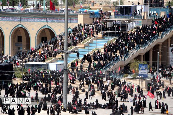 آخرین وداع با قائد شهید: پیکر مطهر آیت‌الله سیدعلی‌خامنه‌ای در میان سیل عاشقان به مصلی تهران رسید 