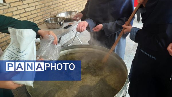 ضیافت افطاری در دبیرستان هیات امنایی فیض کاشانی