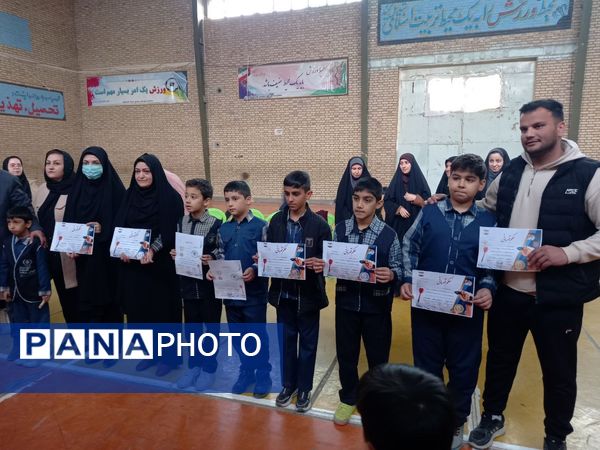 مسابقات دارت در دبستان پسرانه غدیر شهرستان شیروان