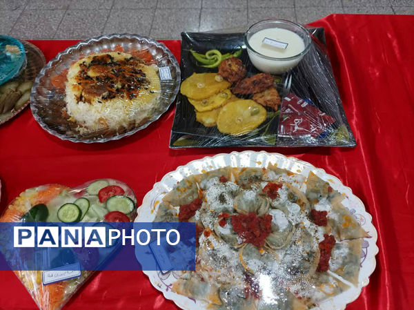 جشنواره غذای سالم در دبیرستان محدثه قم