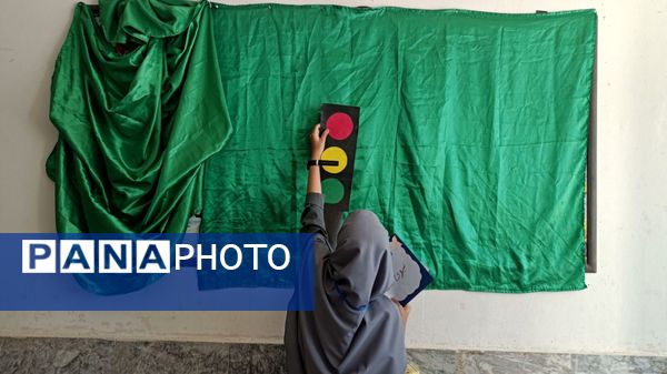 گرامیداشت هفته نیرو انتظامی در دبیرستان گوهرشاد