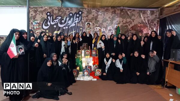 خاطره گویی فرماندهان واحدهای حوزه یک بسیج دانش آموزی قم در پاتوق نوجوان مبارز