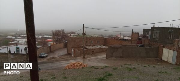 بارش باران بهاری در روستا بتو 