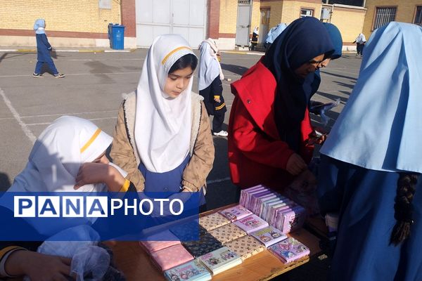 حضور پرشور دانش آموزان ناحیه دو شهرری در برنامه‌های متنوع دهه فجر و جشن انقلاب