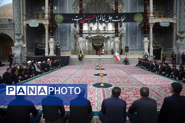 اهتزاز پرچم عزای سیدالشهدا(ع) بر فراز گنبد حرم حضرت معصومه(س)