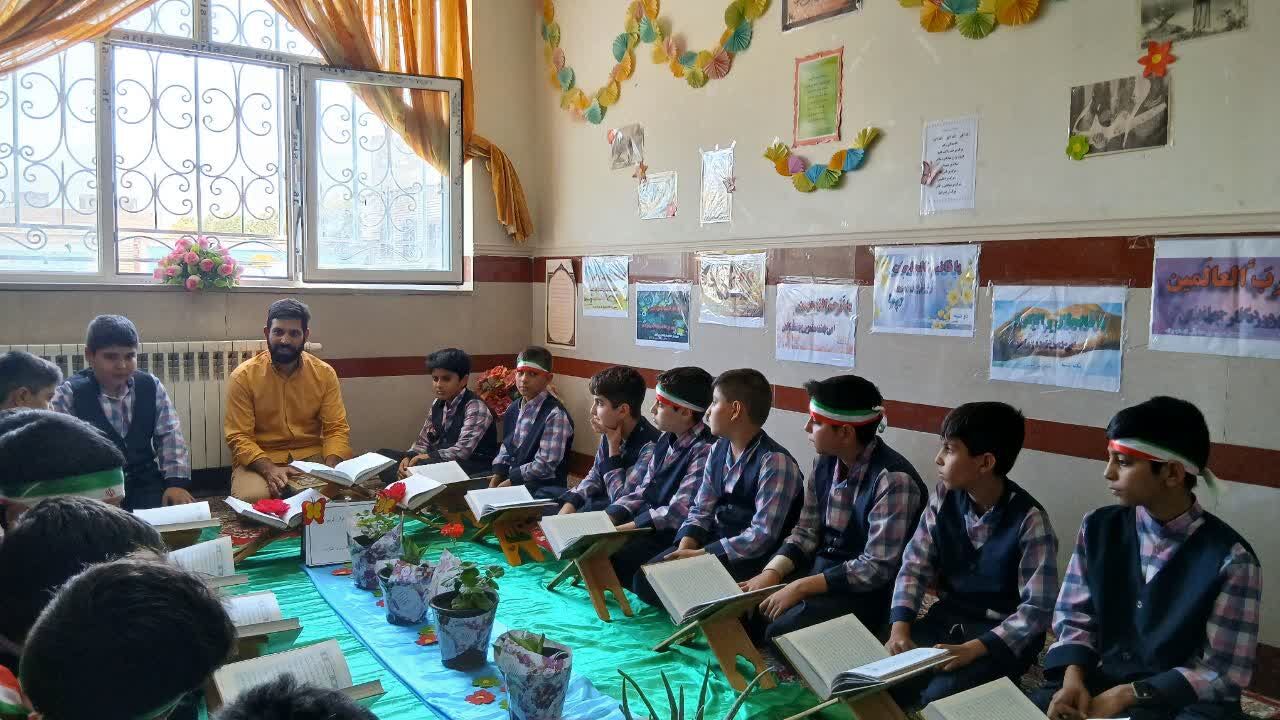 برپایی مراسم انس با قرآن کریم و مسابقات ورزشی در مدرسه شهید بختیاری شازند