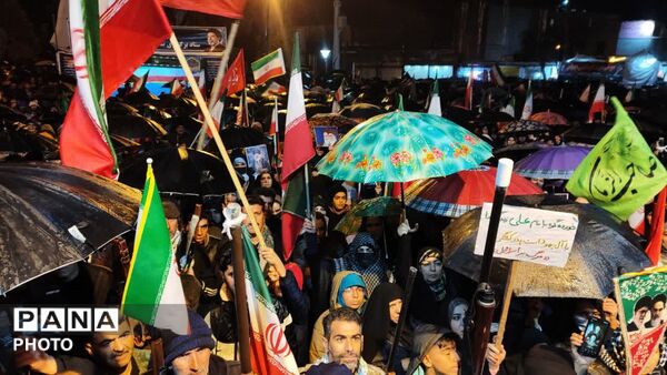 تجمع مردم شریف دلفان در شب بیست‌و سوم شهادت رهبر شهید انقلاب اسلامی و تجدید بیعت با رهبر جدید معظم 