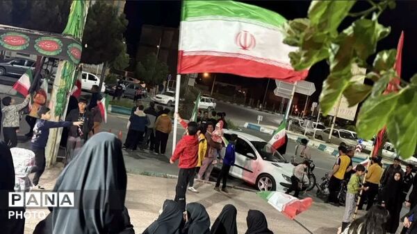 حضور حماسی مردم مهریز پای کار انقلاب اسلامی