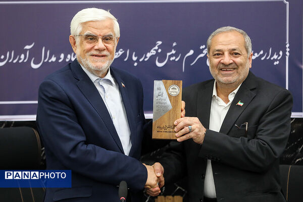 دیدار معاون اول رئیس‌جمهور با اعضای باشگاه و مدال‌آوران المپیادی