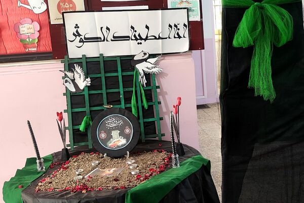 نمک‌گیر سفره مادر هستیم