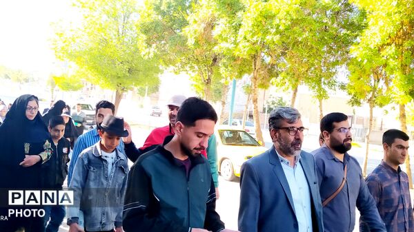 پیاده روی مادر و دختری به مناسبت هفته سلامت در شهر سورشجان