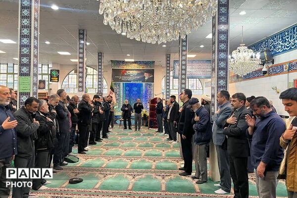 مراسم چهلم رهبر شهید در مسجد جامع شهرستان فیروزکوه 