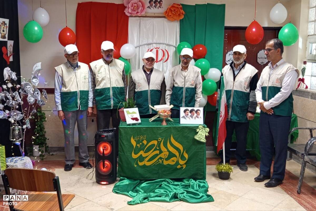 چهارشنبه رضوی در دبیرستان شهید سردار سلیمانی با حضور خادمان امام رضا (ع)
