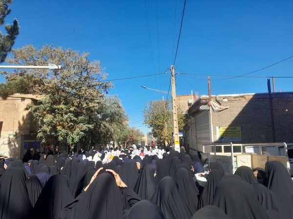 حضور پرشور و حماسه‌آفرین دانش‌آموزان نسر در راهپیمایی یوم‌الله ۱۳ آبان
