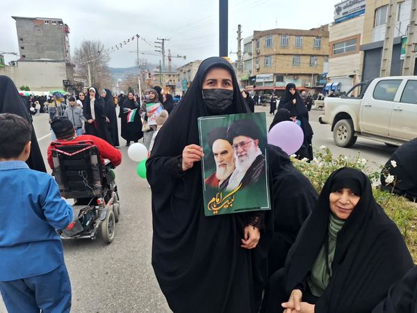 نبض انقلاب در خیابان‌ها تپید