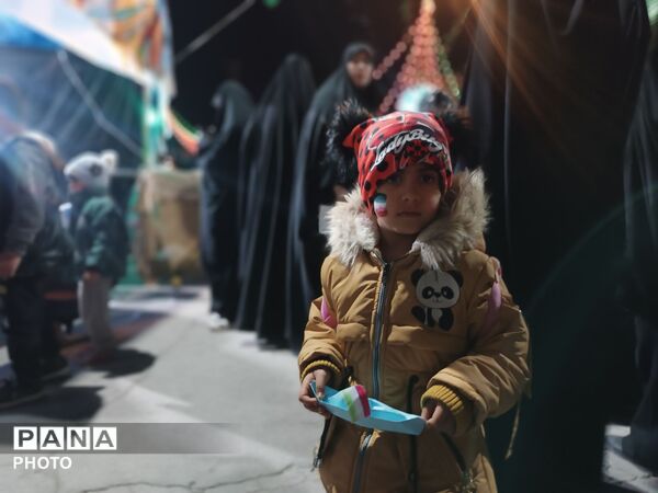 غوغای دانش‌آموزان در استقبال از موکبِ «فرزندانِ سردار سلیمانی»