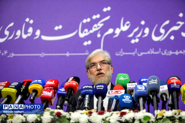 نشست خبری وزیر علوم، تحقیقات و فناوری