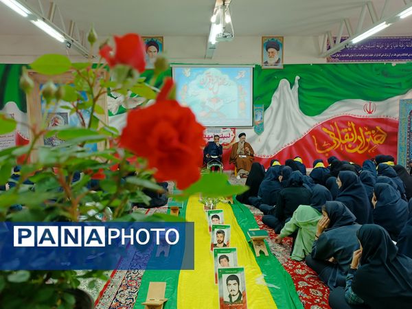 محفل انس با قرآن کریم  در دبیرستان شاهد یاس نبی «س»