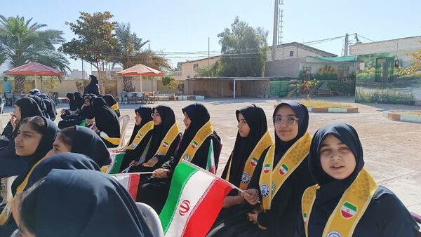 زنگ انقلاب در مدارس پارسیان نواخته شد 
